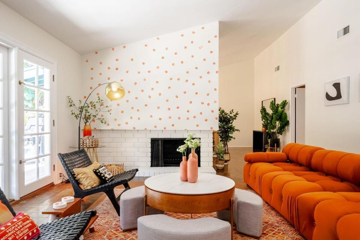 6 Minutes To Universal With Game Room, Heated Pool & Los Angeles